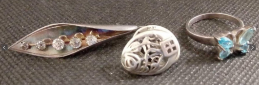 A BELLE EPOQUE UNMARKED GOLD AND SILVER AMETHYST AND DIAMOND CLUSTER