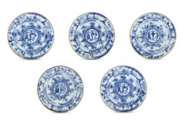 A SET OF FIVE CHINESE BLUE AND WHITE DISHES. Qing Dynasty, Kangxi period. The central raised boss
