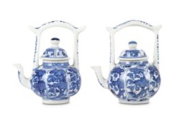 A PAIR OF CHINESE BLUE AND WHITE TEAPOTS AND COVERS. Qing Dynasty, Kangxi period. Of globular