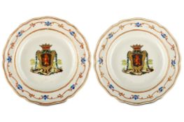 FIVE CHINESE ARMORIAL DISHES. Qing Dynasty, Qianlong period. Comprising: two dishes with the coat of