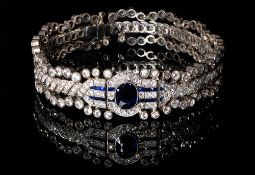 A SAPPHIRE AND DIAMOND BRACELET, THE SINGLE OVAL SAPPHIRE APPROXIMATELY